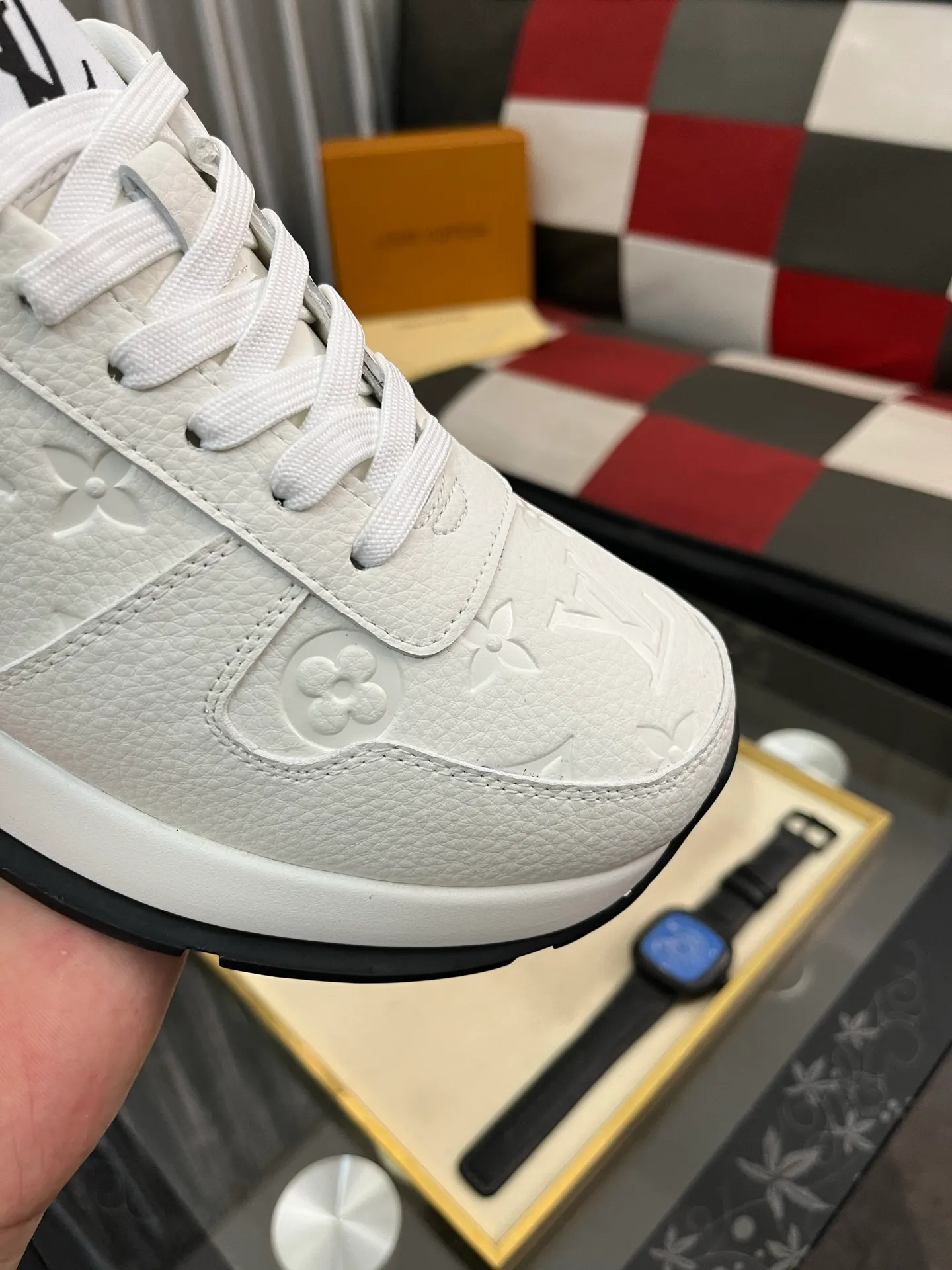Men's men's shoes💰458⌚️⌚️ Loui* Vuitto* - Louis ** donkey's new color men's trainer sneakers, this LV Trainer sneaker is made of calfskin and breathable mesh, showing pure colors, the #54 logo on the back traces the brand's birth in 1854, the designer's handwritten brand logo embellishes one side, virgil Designed by abloh himself, it is a very commemorative sneaker. The new lv Louis Vuitton loui* vuitto* trainer sneaker low casual sports culture versatile basketball sneaker. Size: 38-443️⃣Colors available